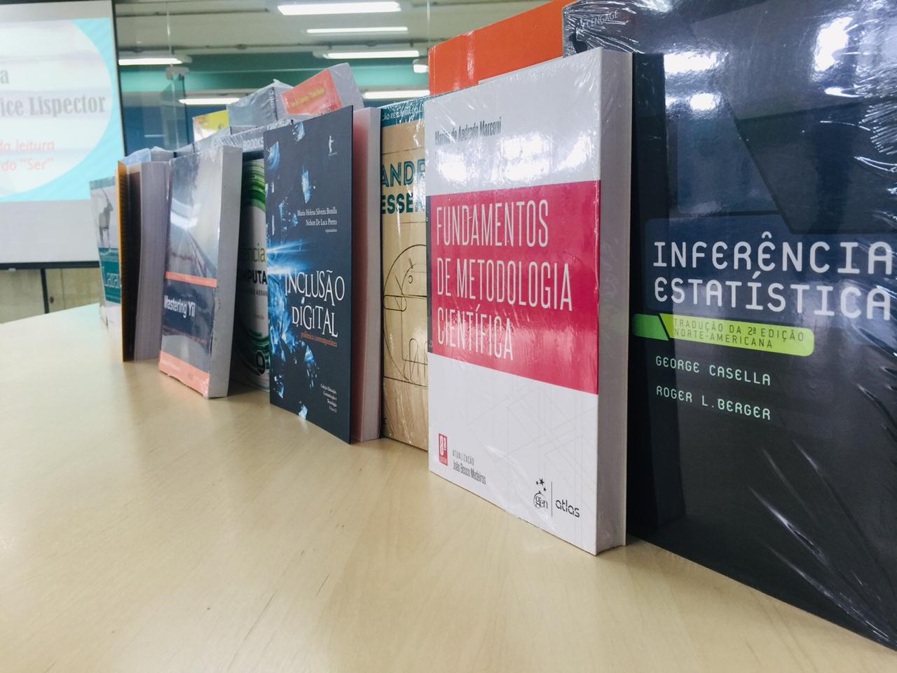 Livros doados pela CDL Livros doados pela CDL