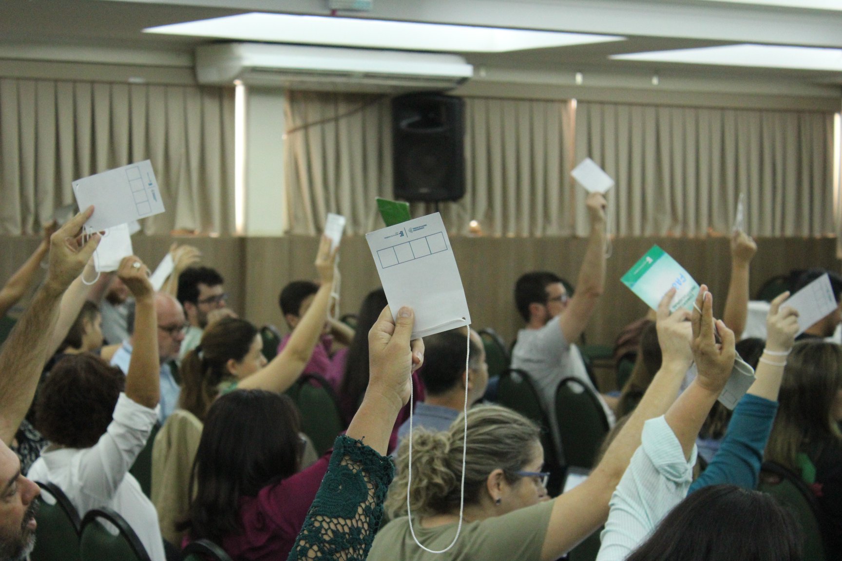 Delegados debatem as propostas das áreas de Ensino, Pesquisa, Extensão e Gestão Delegados debatem as propostas das áreas de Ensino, Pesquisa, Extensão e Gestão