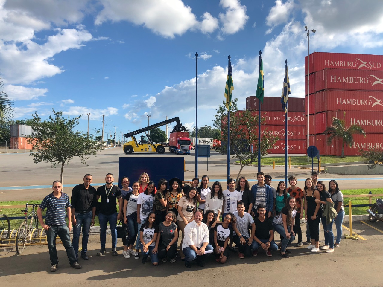 Alunos do IFG Anápolis em visita ao Porto Seco