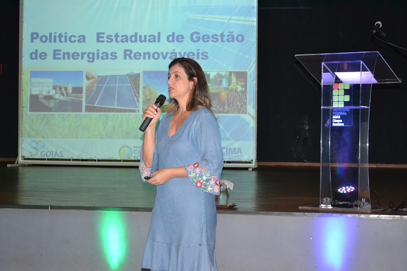 Superintendente Danúsia, da Secima, apresentou o Projeto Goiás Solar
