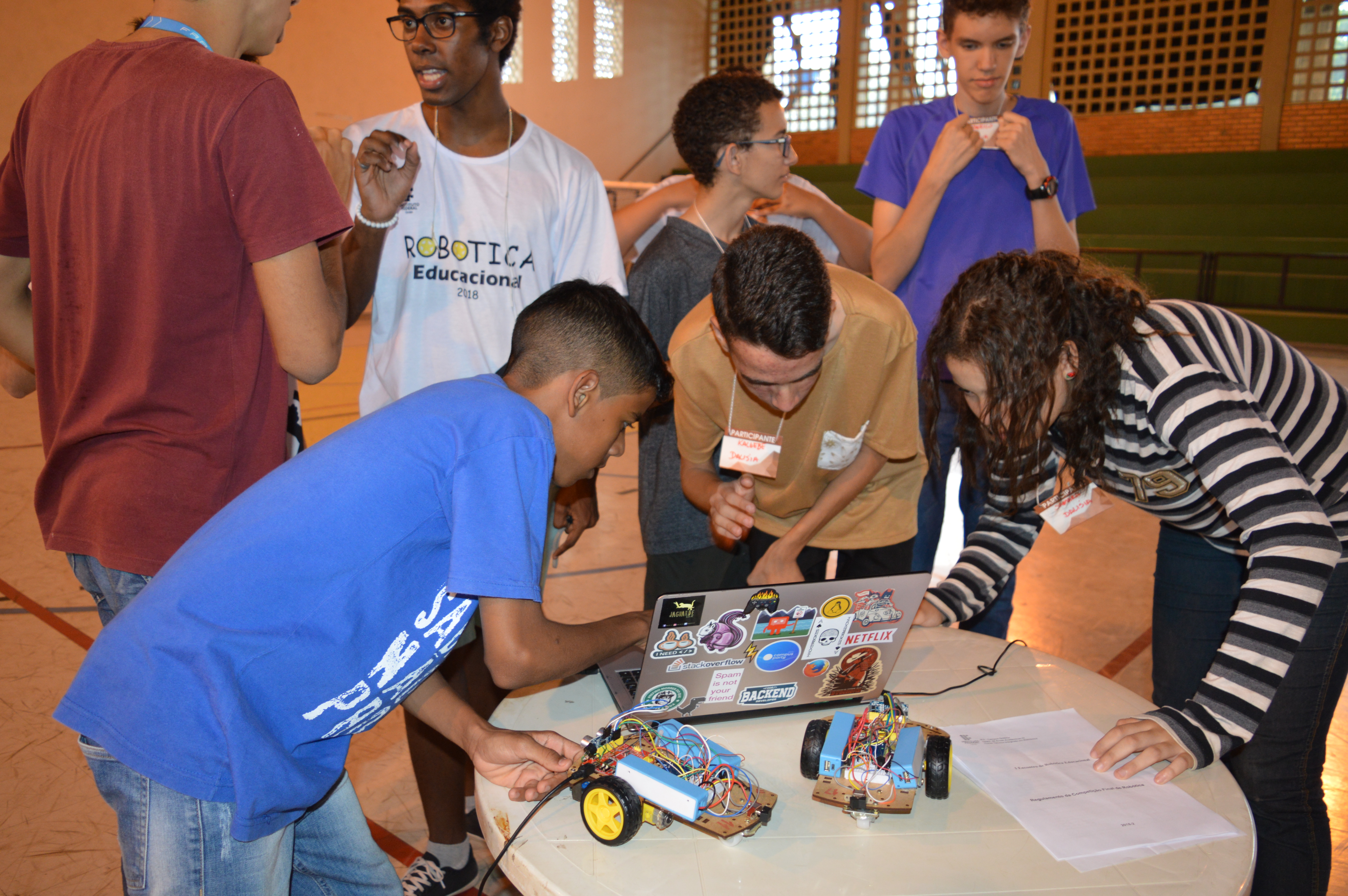 Alunos das escolas municipais João Braz e Professora Dalísia Dolles encerraram o evento com uma competição de robótica no Ginásio do Câmpus Goiânia