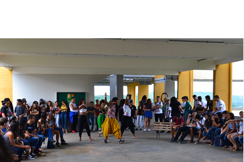 Apresentação de dança com professor Diogo Apresentação de dança com professor Diogo
