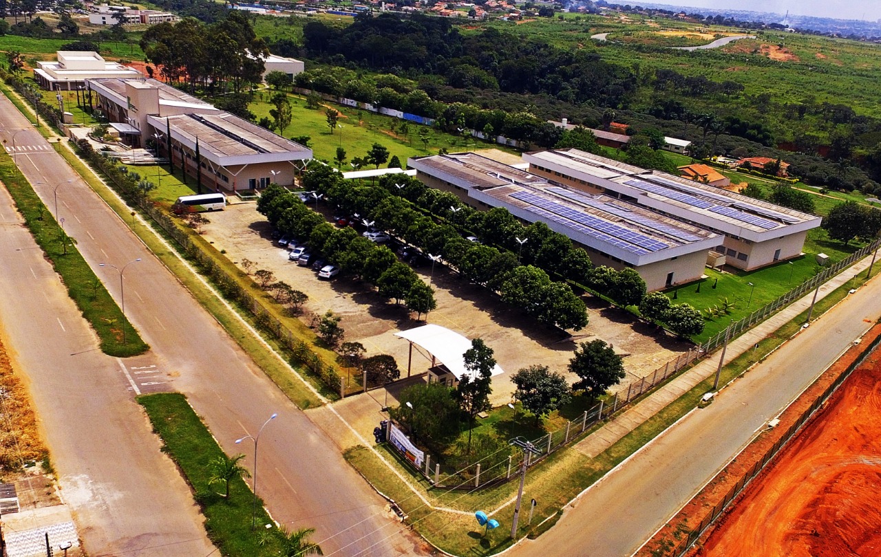 Painéis fotovoltaicos do Câmpus Aparecida Painéis fotovoltaicos do Câmpus Aparecida