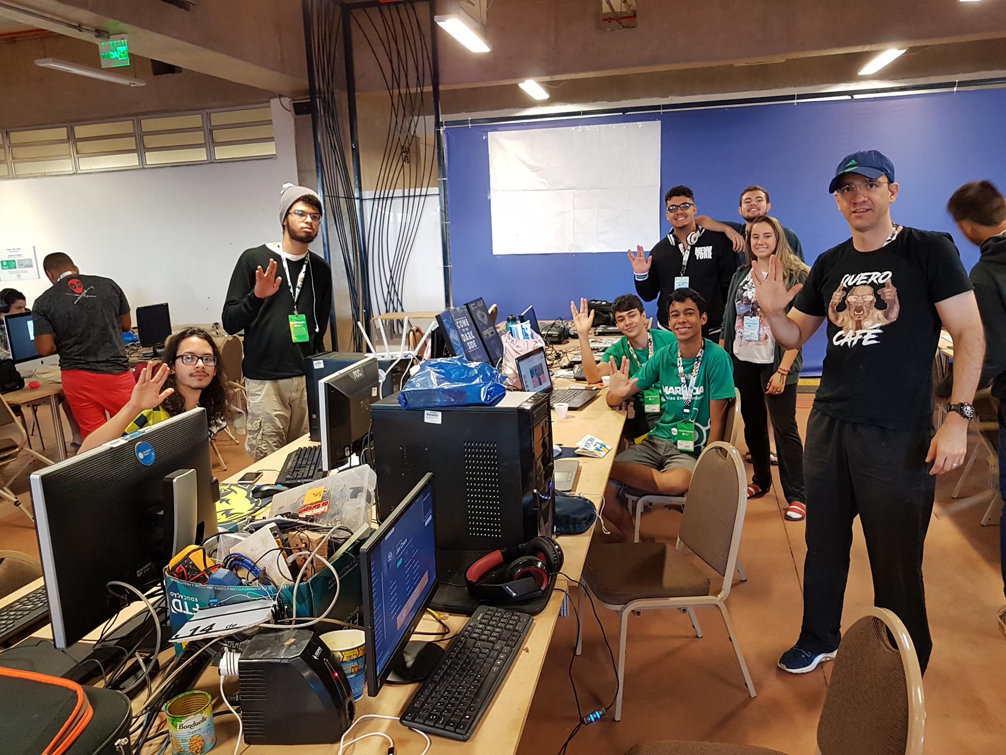 Participantes do GynBot do Câmpus Goiânia na Câmpus Party Brasília em 2018 Participantes do GynBot do Câmpus Goiânia na Câmpus Party Brasília em 2018