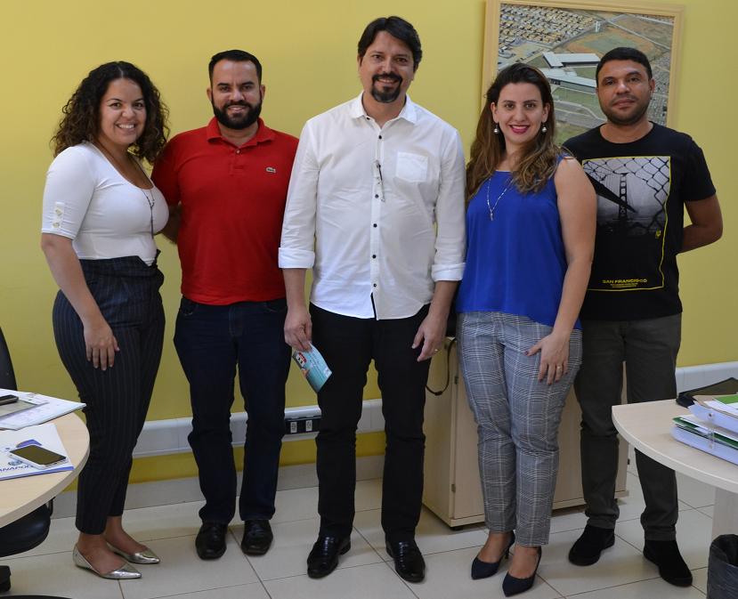 Participantes da reunião que selou a parceria entre o IFG e a Prefeitura Municipal para o 1º Desafio Jovem Inovador de Anápolis