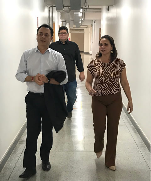Diretora-Geral e Pró-Reitores acompanham o Secretário da SETEC/MEC imagem sem descrição.