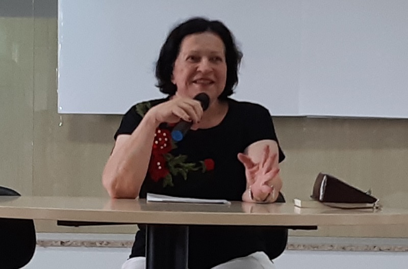 Vera Tietzmann fez um relato sobre o prazer de mergulhar na literatura, o valor do ensinar e as perspectivas de mudança no ato de ler diante da evolução tecnológica. 