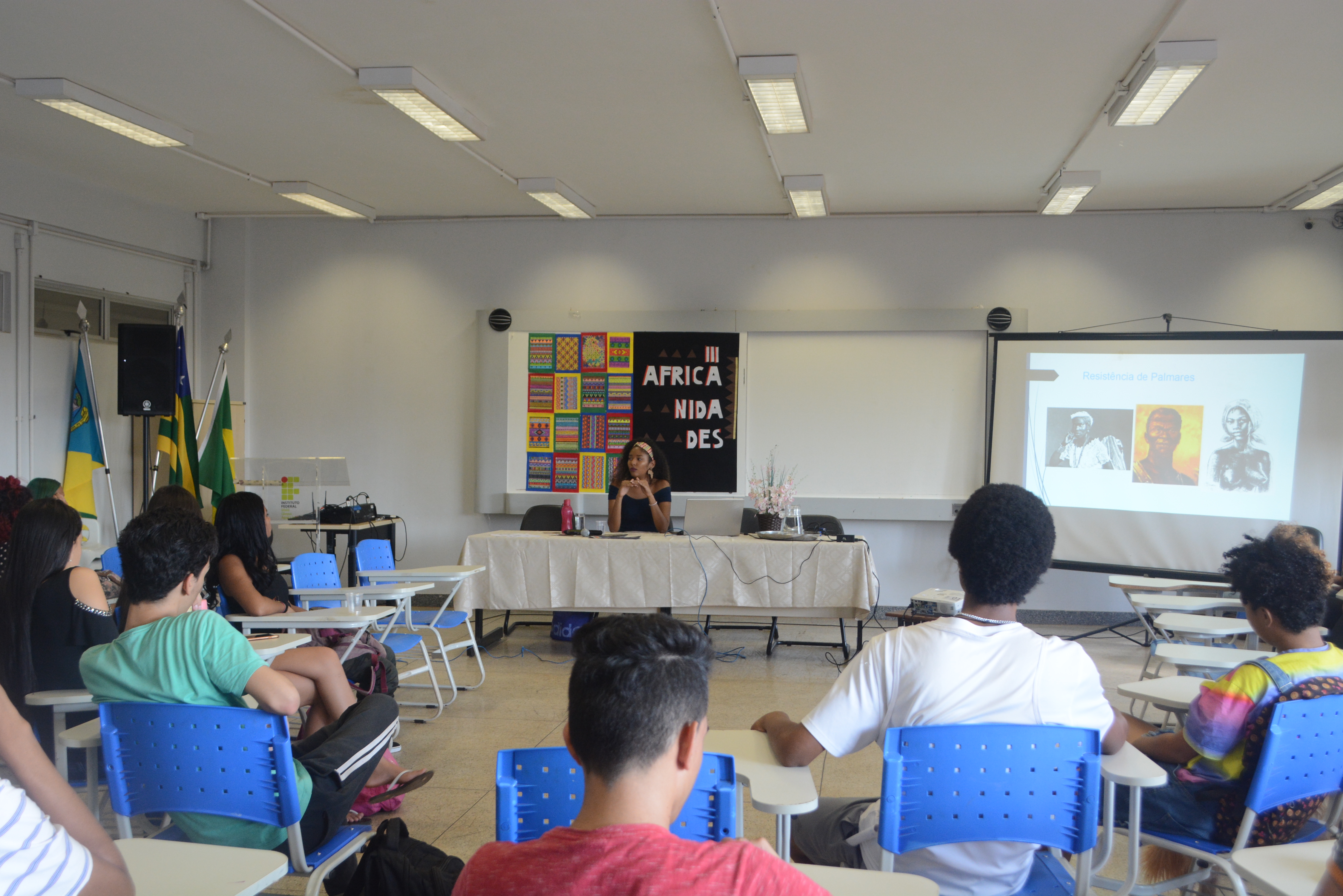 Palestra "A multiplicidade de ser negro no Brasil", com a historiadora Keilla Vila