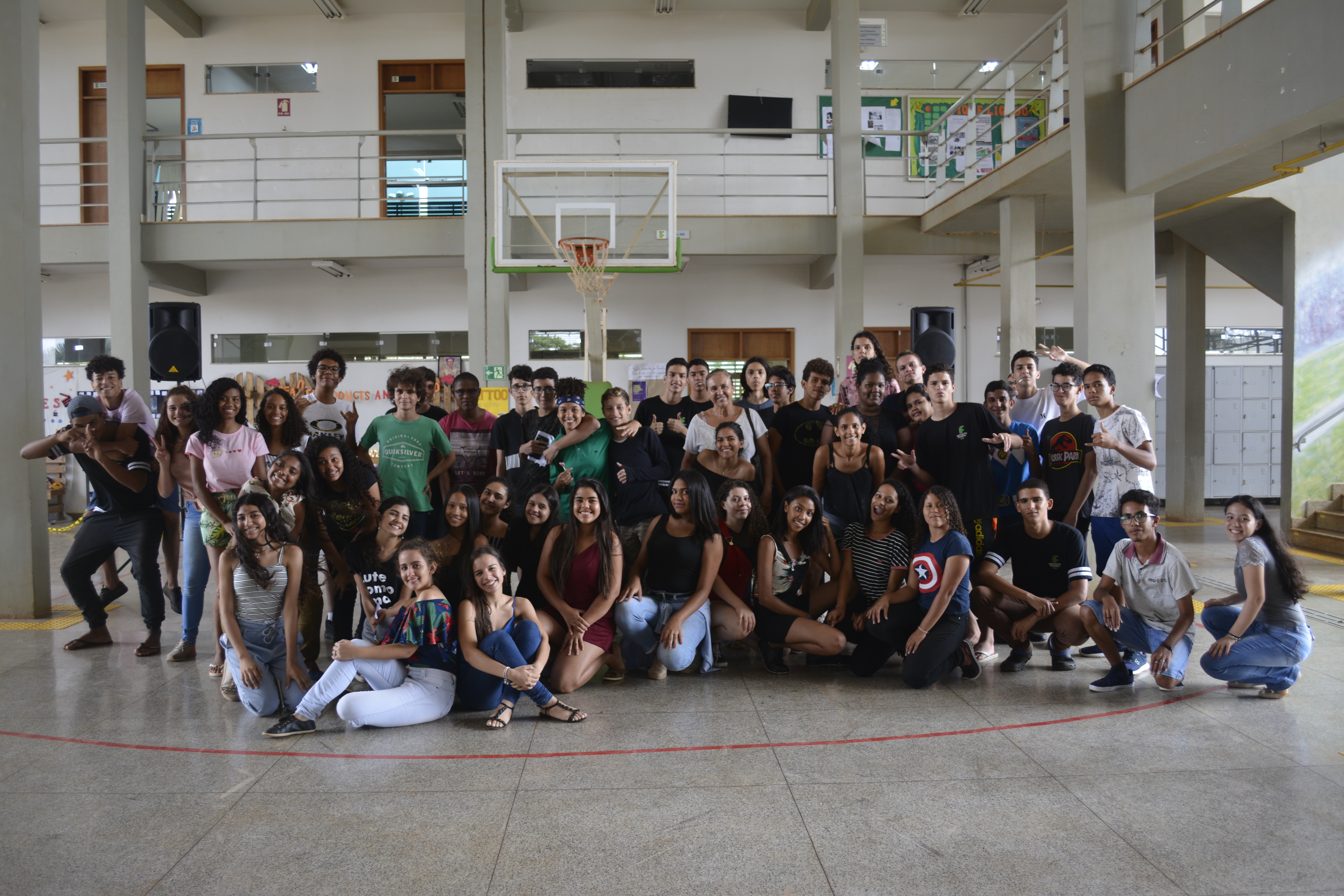 Professora Glenda e alunos de Biotecnologia e Saneamento no evento desta tarde