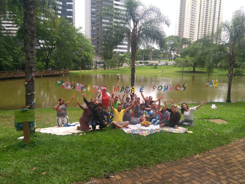 Um dos sonhos realizados foi conhecer Goiânia. Aqui a turma aproveitou para fazer um piquenique em um dos parques da cidade