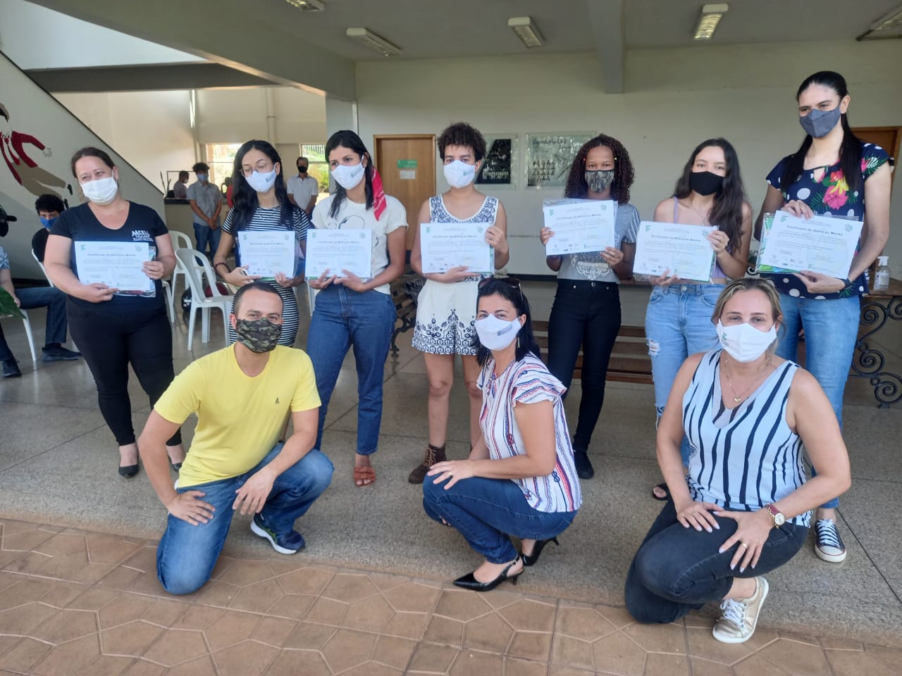 As homenagens foram feitas em momentos separados por grupos de estudantes para não haver aglomeração