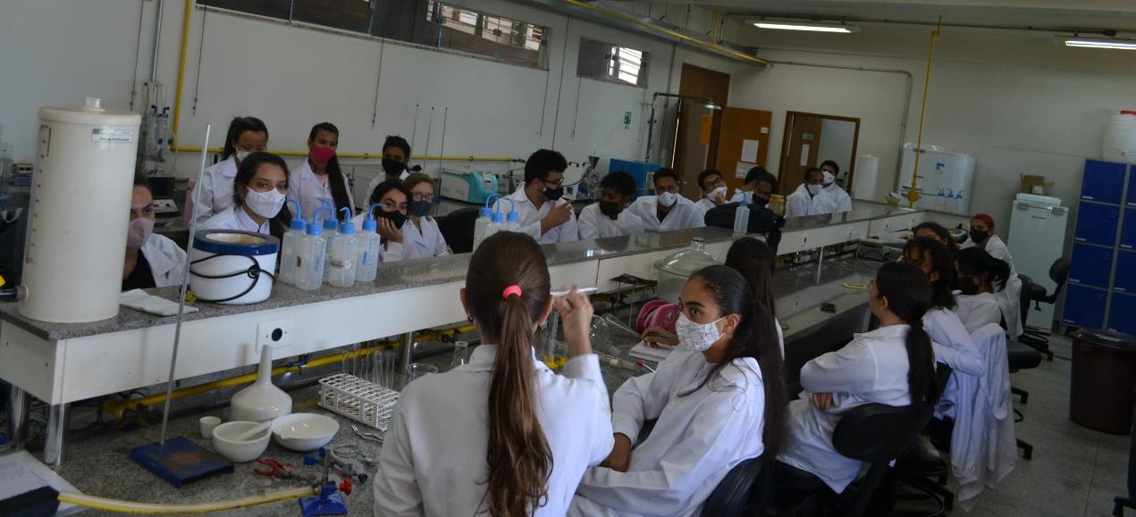 Primeira aula do projeto de ensino "Química Experimental" Primeira aula do projeto de ensino "Química Experimental"