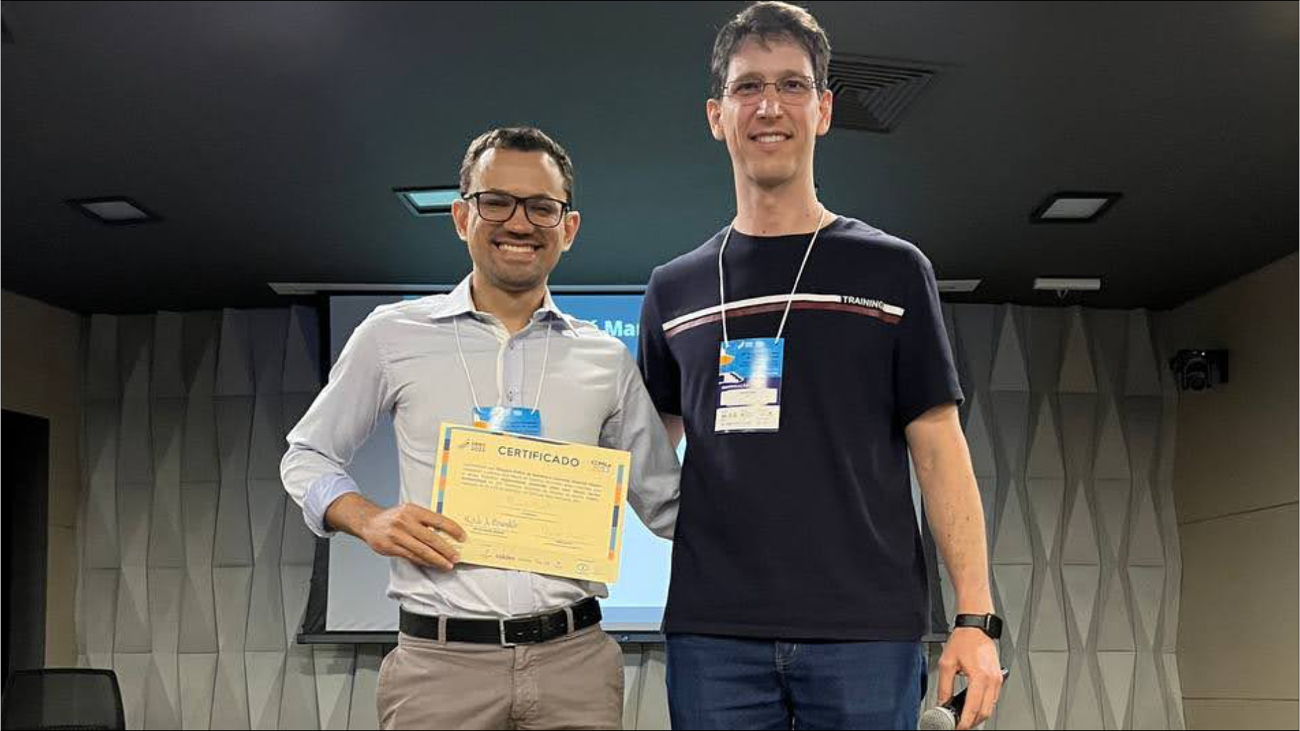 Professor da área de Informática do Câmpus Goiânia do IFG, Douglas Rolins de Santana, recebeu o prêmio de melhor artigo completo publicado, durante o 38º Simpósio Brasileiro de Bancos de Dados (SBBD) - 2023, que ocorreu de 25 a 29 de setembro, na Pontifícia Universidade Católica de Minas Gerais (PUC Minas), na cidade de Belo Horizonte, em Minas Gerais.