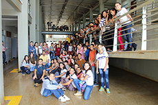 Professores, alunos, estagiários e servidora técnica concluem os trabalhos em clima de realização imagem sem descrição.