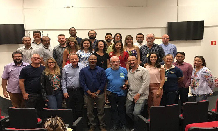 Professores durante capacitação promovida pelo MEC em parceria com empresa alemã. (Foto: Reprodução do site do IFPE). 