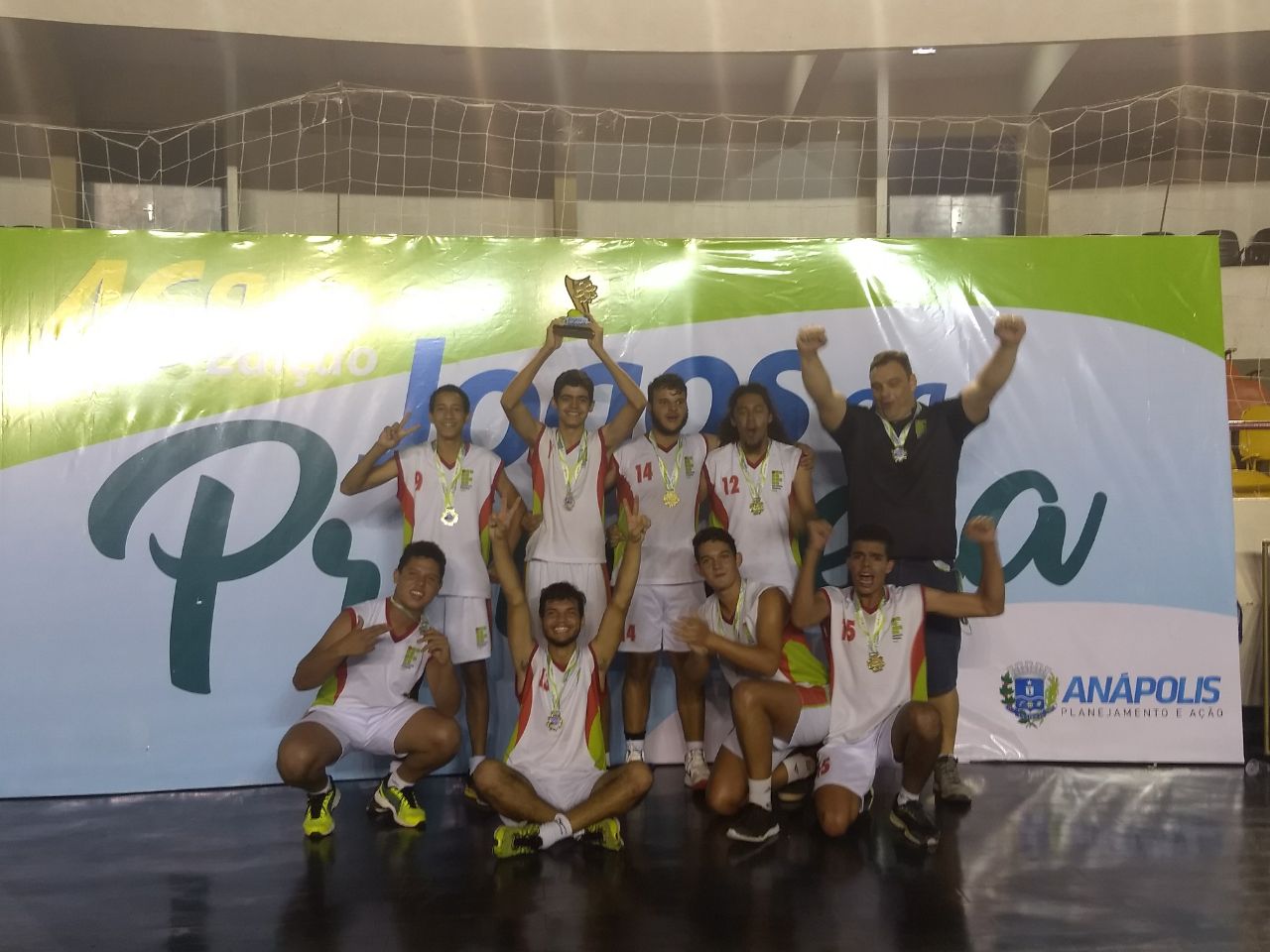 Equipe de vôlei campeã