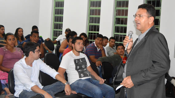 Diretor-Geral apresentou história do IFG e do Câmpus aos estudantes