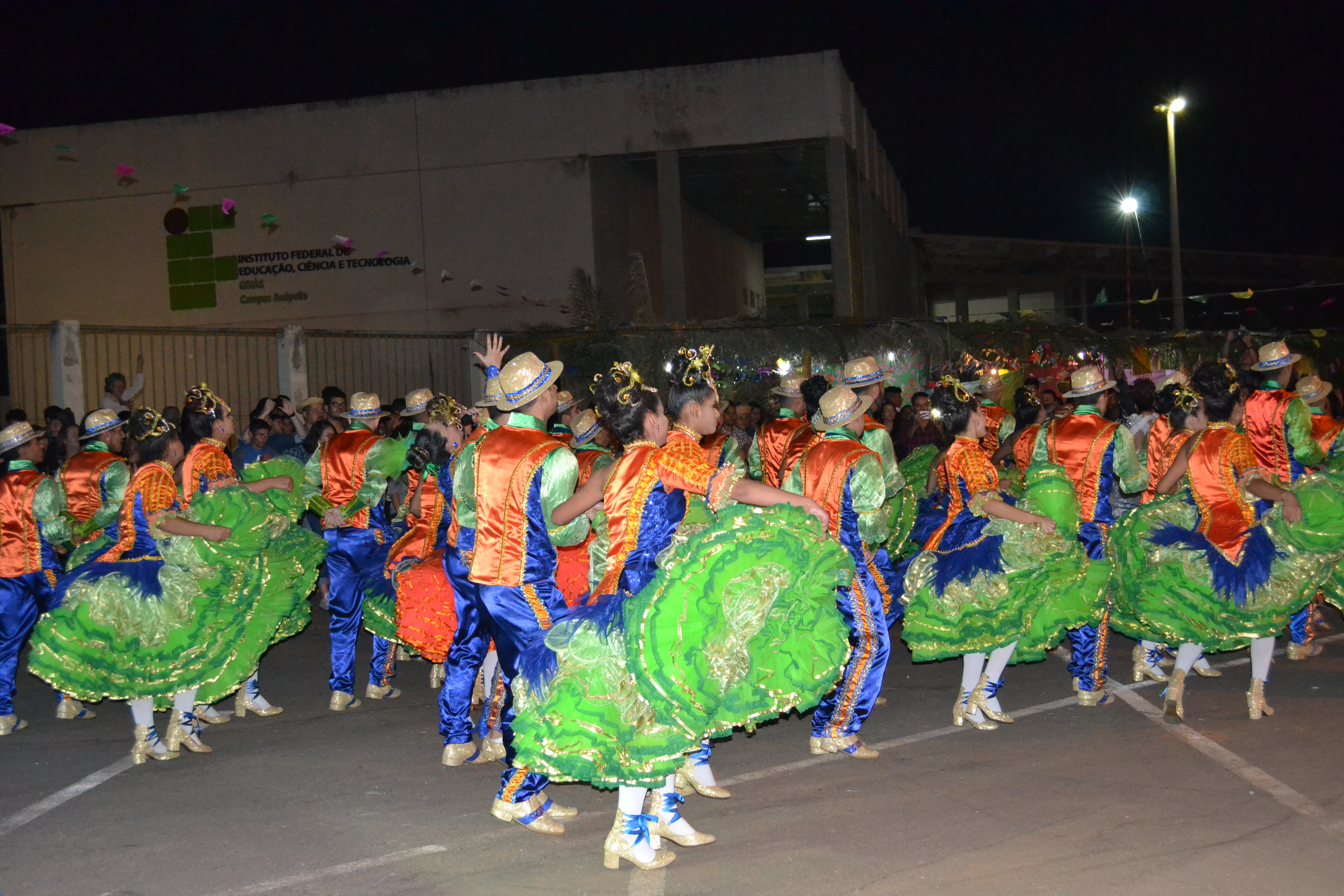 Apresentação da Quadrilha Profissional Arrasta Pé