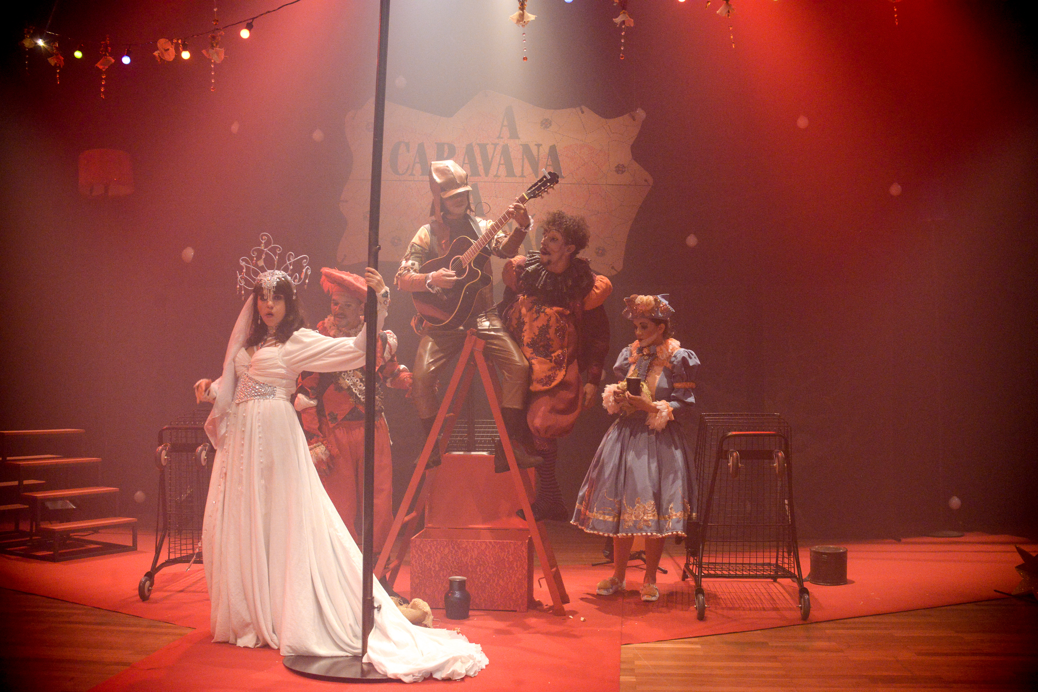 Trupe dos Cirandeiros apresenta espetáculo A Caravana da Ilusão, no Teatro do IFG – Câmpus Goiânia. (crédito/foto: Layza Vasconcelos).