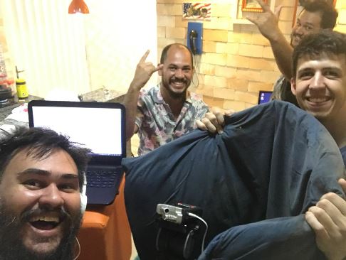 Equipe gravando "O cego da casa amarela" Equipe gravando "O cego da casa amarela"