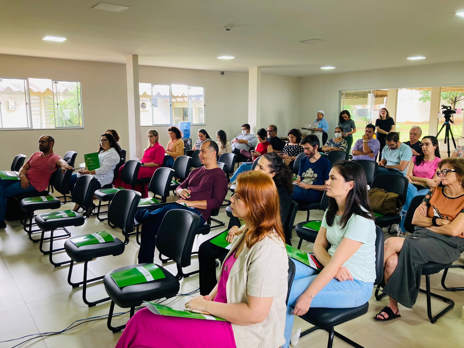 Mesa-redonda Diversidade e Tolerância no Ambiente Escolar: por uma educação mais ética Mesa-redonda Diversidade e Tolerância no Ambiente Escolar: por uma educação mais ética