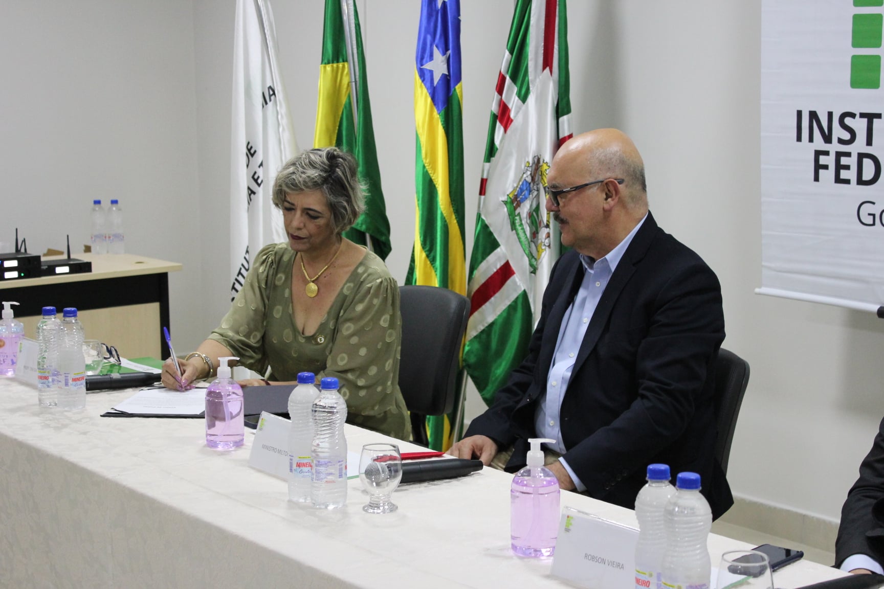 A solenidade de posse, presidida pelo Ministro da Educação, Milton Ribeiro, foi realizada na Reitoria do IFG