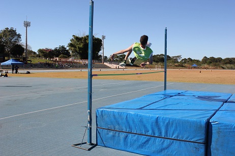 André Luiz, do Câmpus Formosa, atingiu a marca de 1,70 m no salto em altura