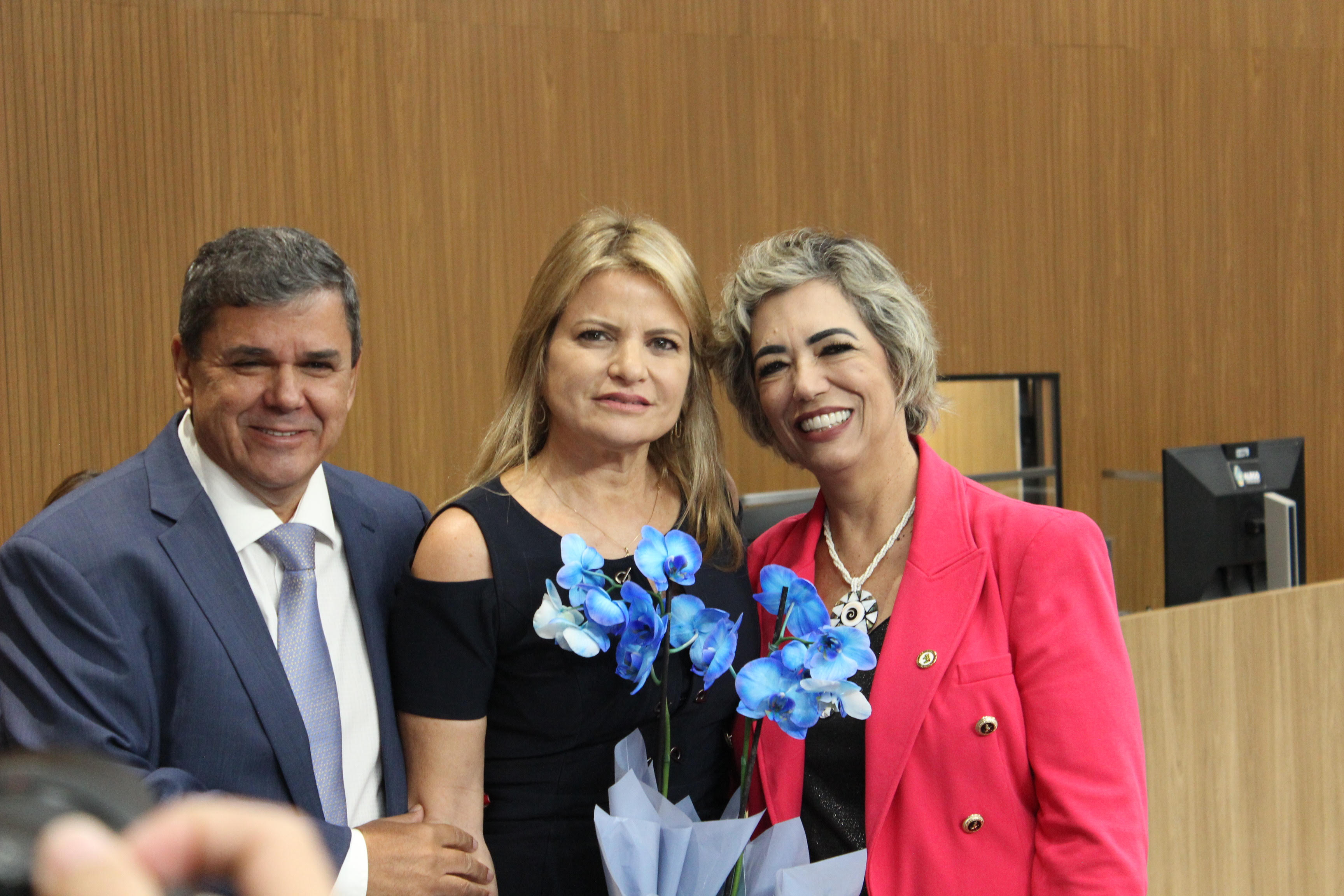 A reitora do IFG, professora Oneida, com o deputado estadual George Moraes e a deputada federal Flávia Moraes A reitora do IFG, professora Oneida, com o deputado estadual George Moraes e a deputada federal Flávia Moraes