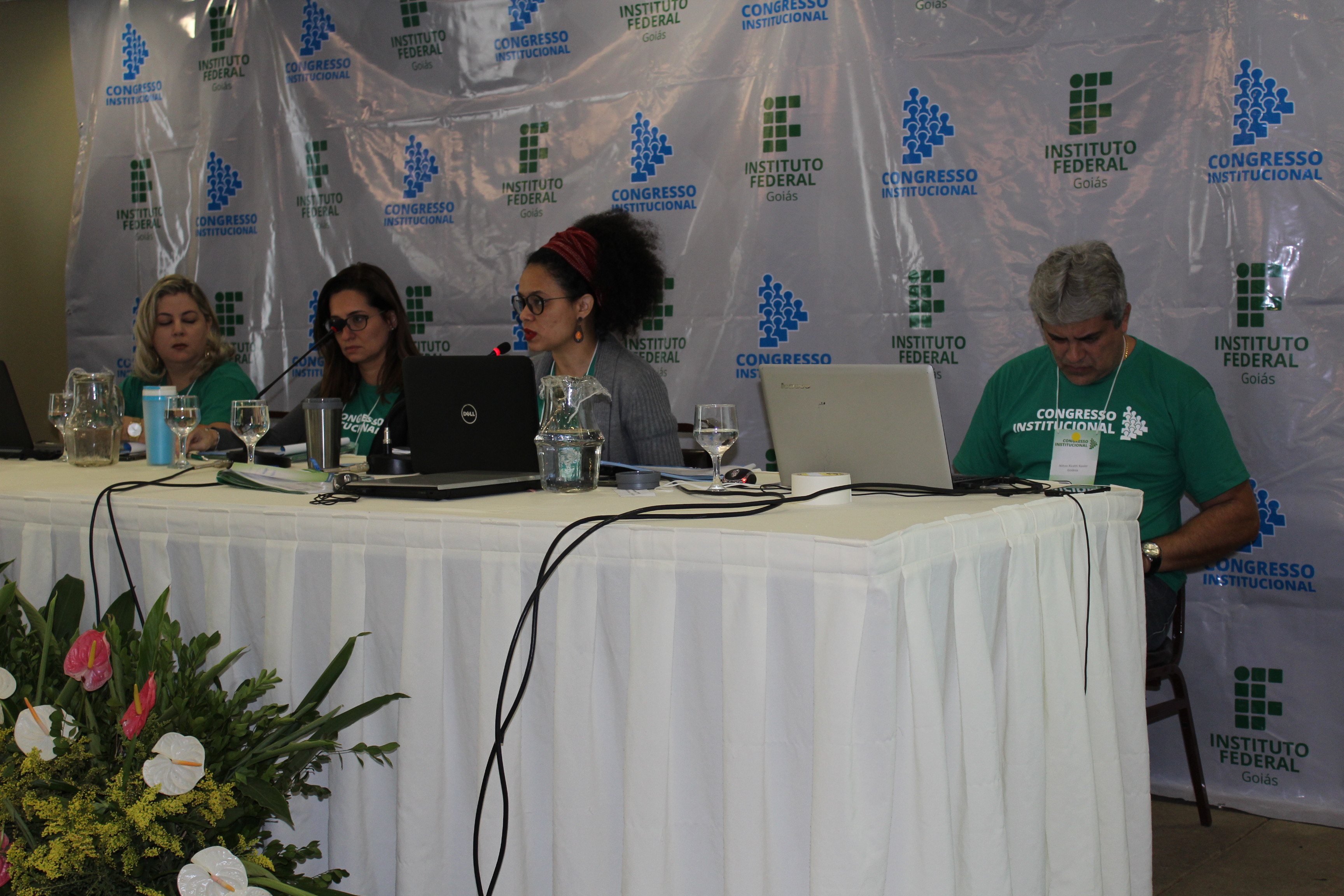 Mesa diretiva dos trabalhos no 3º dia do Congresso Institucional