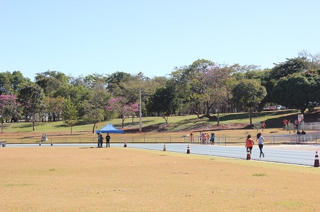 Competições de atletismo do JIF Goiás 2017 ocorrem na Universidade Federal de Goiás