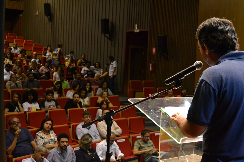 Coordenador da Comissão Organizadora do Encontro, Flávio Gomes, na abertura do evento