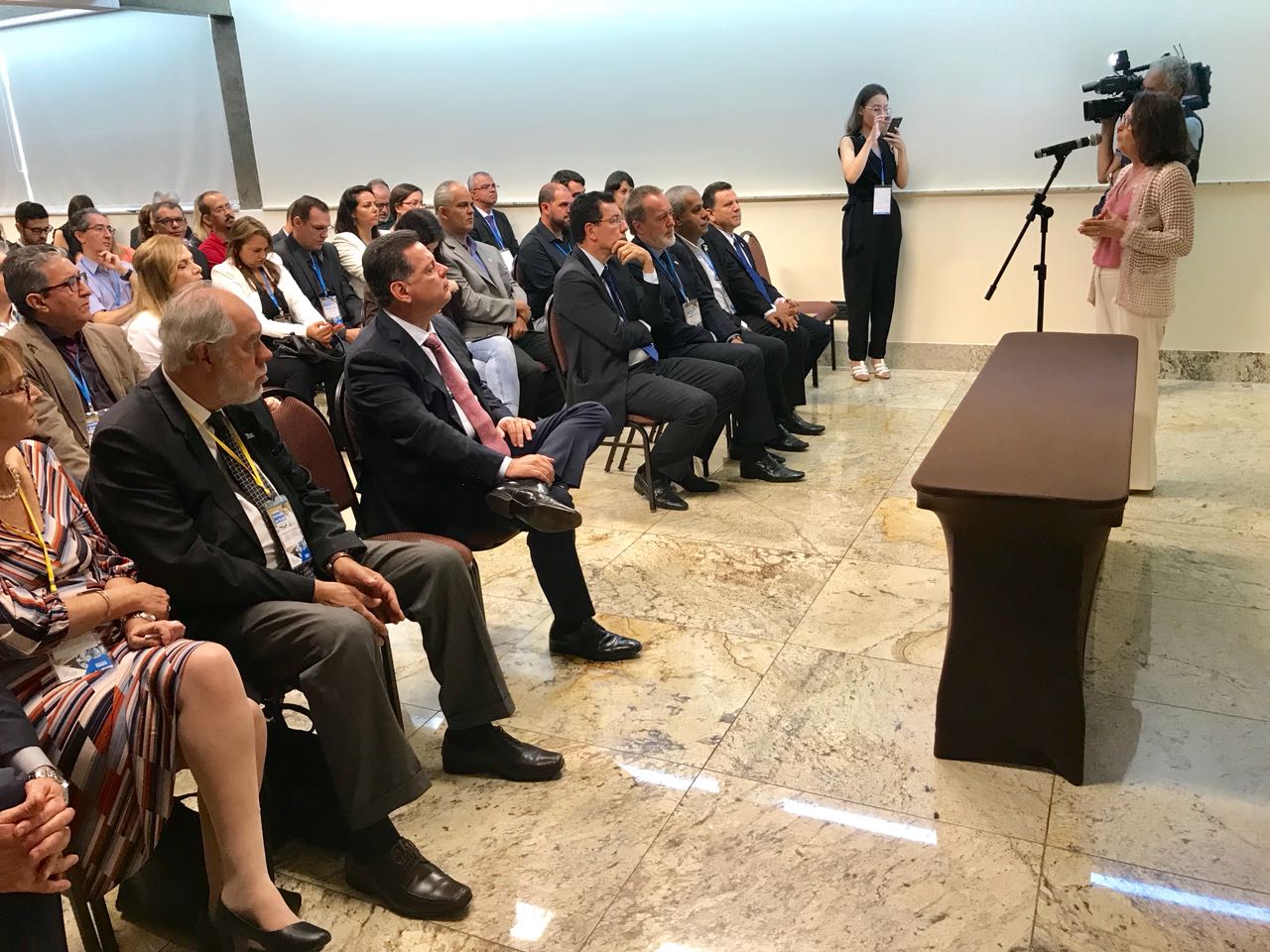 Reitor do IFG, professor Jerônimo Rodrigues, participa de entrega de cartões a pesquisadores e assinatura de convênio Fapeg/Embrapii