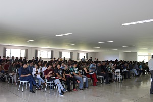 Estudantes e servidores participaram da abertura dos dois eventos